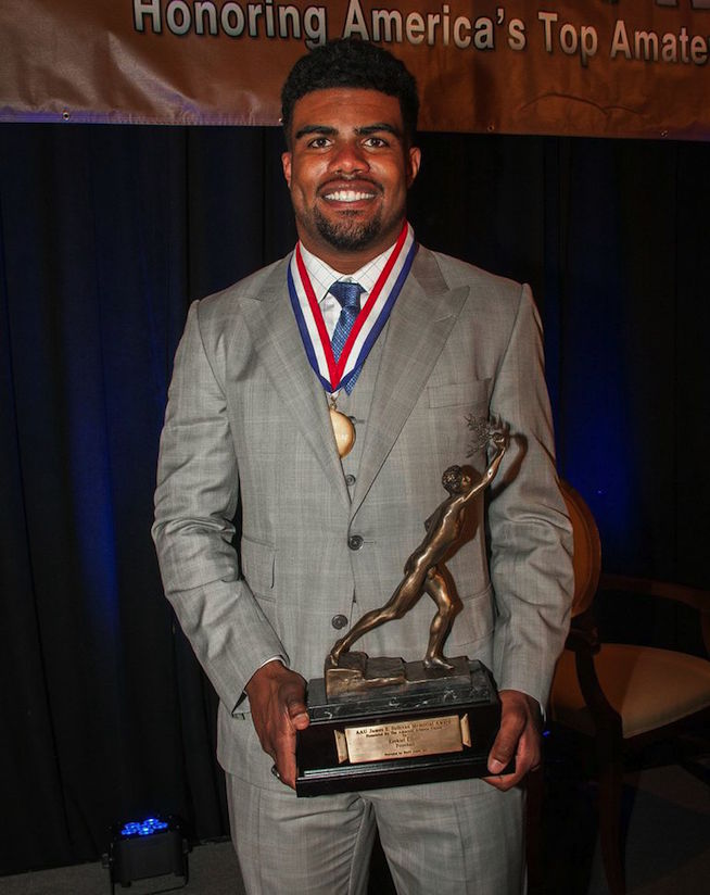 Ohio State's Ezekiel Elliott Named Best US Amateur Athlete